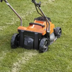 BLACK + DECKER - Tondeuse a gazon sur batterie 18v 33cm de coupe black+decker bcmw3318n-xj - livré sans batterie ni chargeur