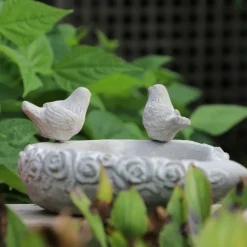 CHEMIN DE CAMPAGNE - Mangeoire à oiseaux sur pied coeur abreuvoir jardin béton gris 19cm