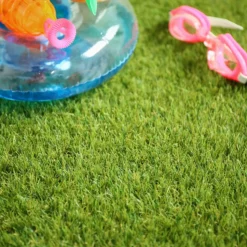 DÉCOWEB - Gazon synthétique spécial piscine - 30mm - echantillon 15 x 20 cm