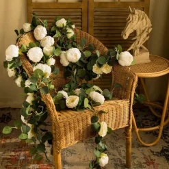 DTOPBUYAGE - Vigne de fleurs artificielles de pivoine et de feuilles d'eucalyptus pour mariage blanc 2 pièces dtopbuyage