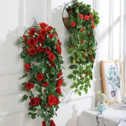 DTOPBUYAGE - Vinée de roses artificielles avec panier de bambou pour décoration rouge dtopbuyage