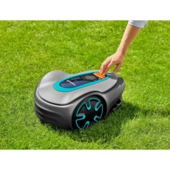 GARDENA - Tondeuse a gazon robot sileno minimo 250 – connexion bluetooth – surface tonte max 250m² – triple lames pivotantes (1520