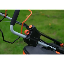 YARD FORCE - Tondeuse thermique tractée, largeur de coupe 51cm